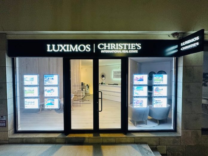 LUXIMOS-Christie's-2