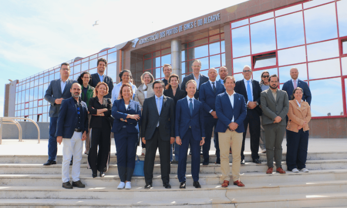 Porto-Sines-Visita-Deputados (1) Porto-Sines-Visita-Deputados (1)