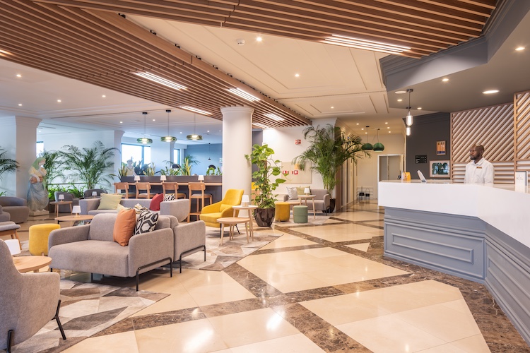 Holiday-Inn-Albufeira-1